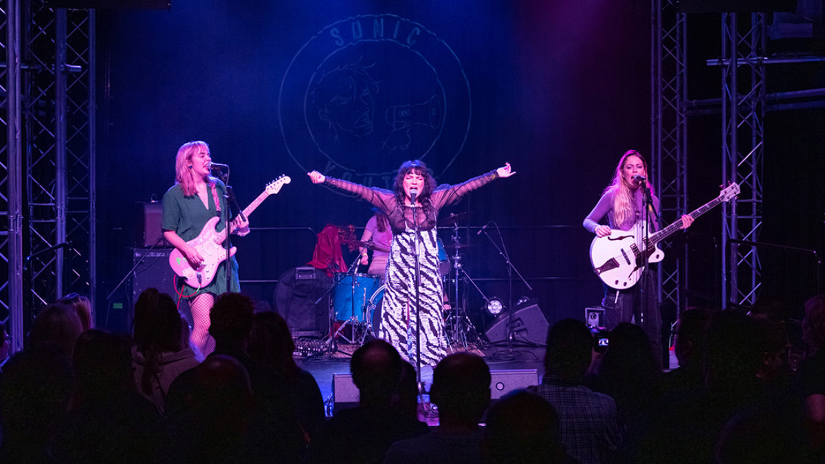 Peach Club performing