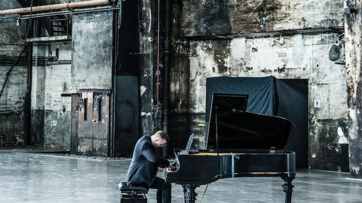 Tone presents Dirk Maassen